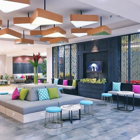 Palm Park Hotel Surabaya Eksteriør billede