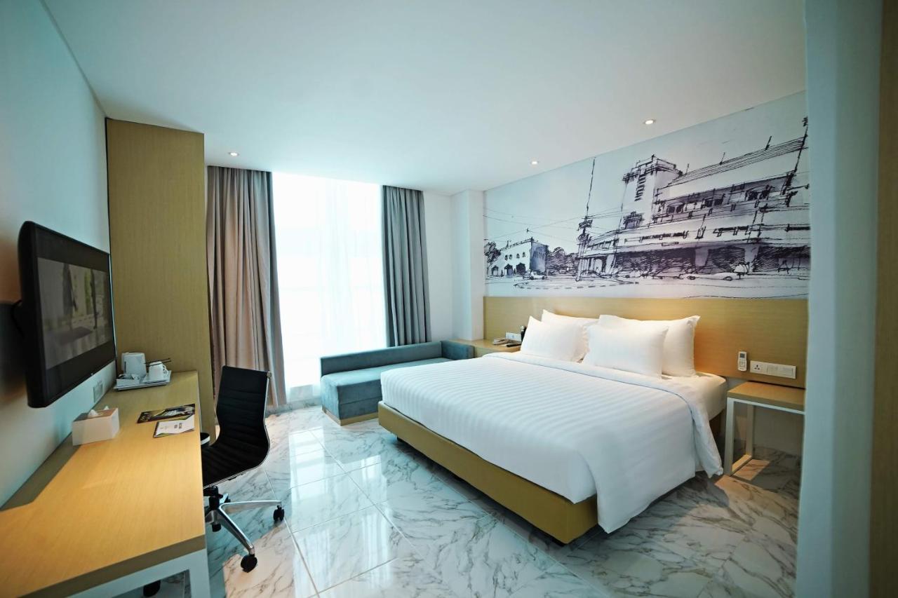 Palm Park Hotel Surabaya Eksteriør billede