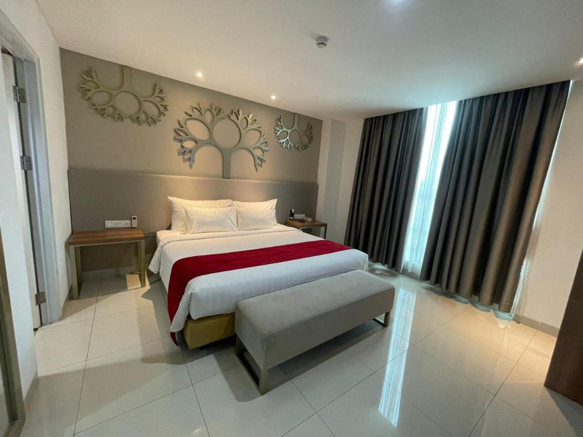 Palm Park Hotel Surabaya Eksteriør billede