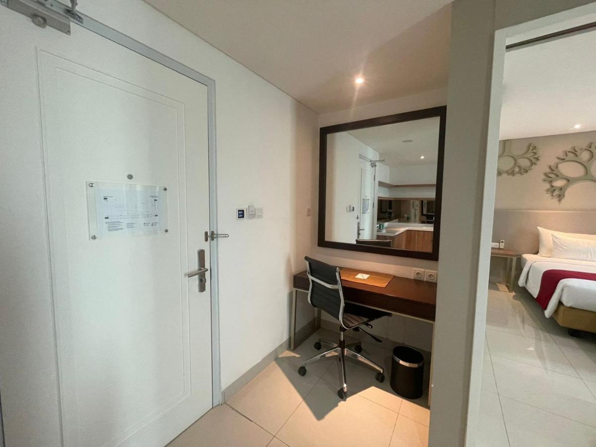 Palm Park Hotel Surabaya Eksteriør billede