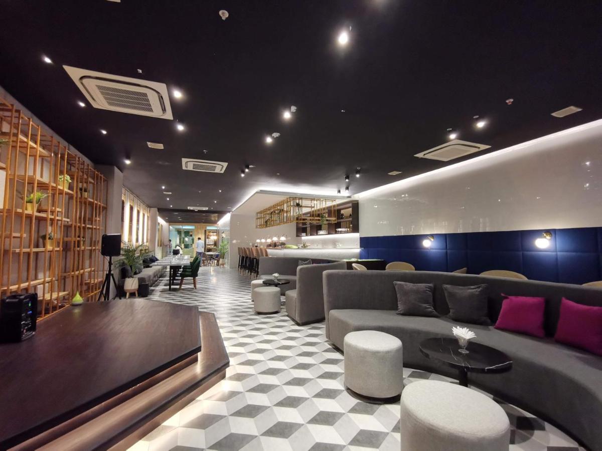 Palm Park Hotel Surabaya Eksteriør billede