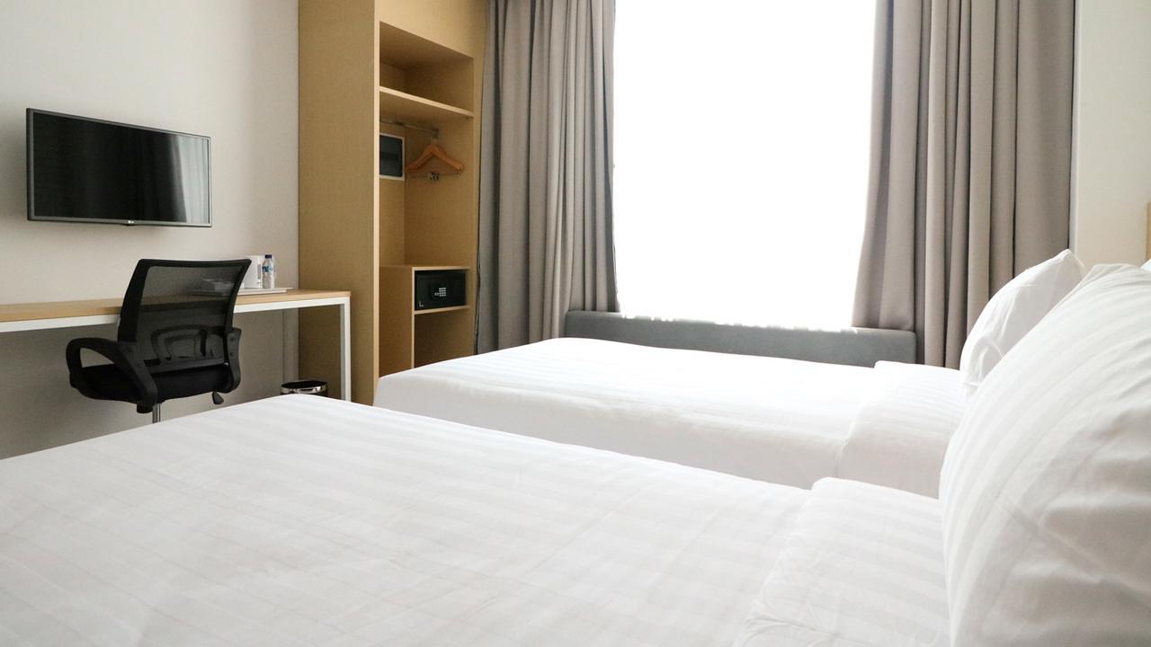 Palm Park Hotel Surabaya Eksteriør billede