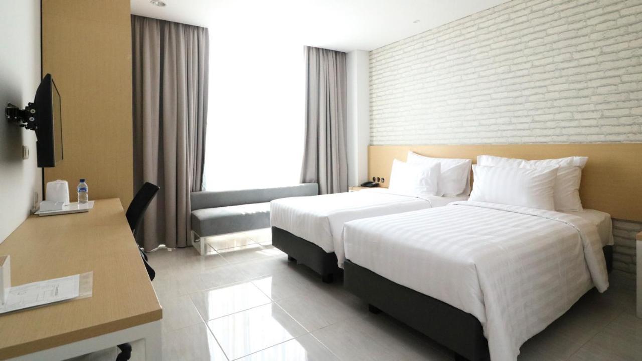 Palm Park Hotel Surabaya Eksteriør billede