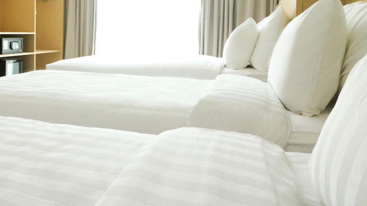 Palm Park Hotel Surabaya Eksteriør billede