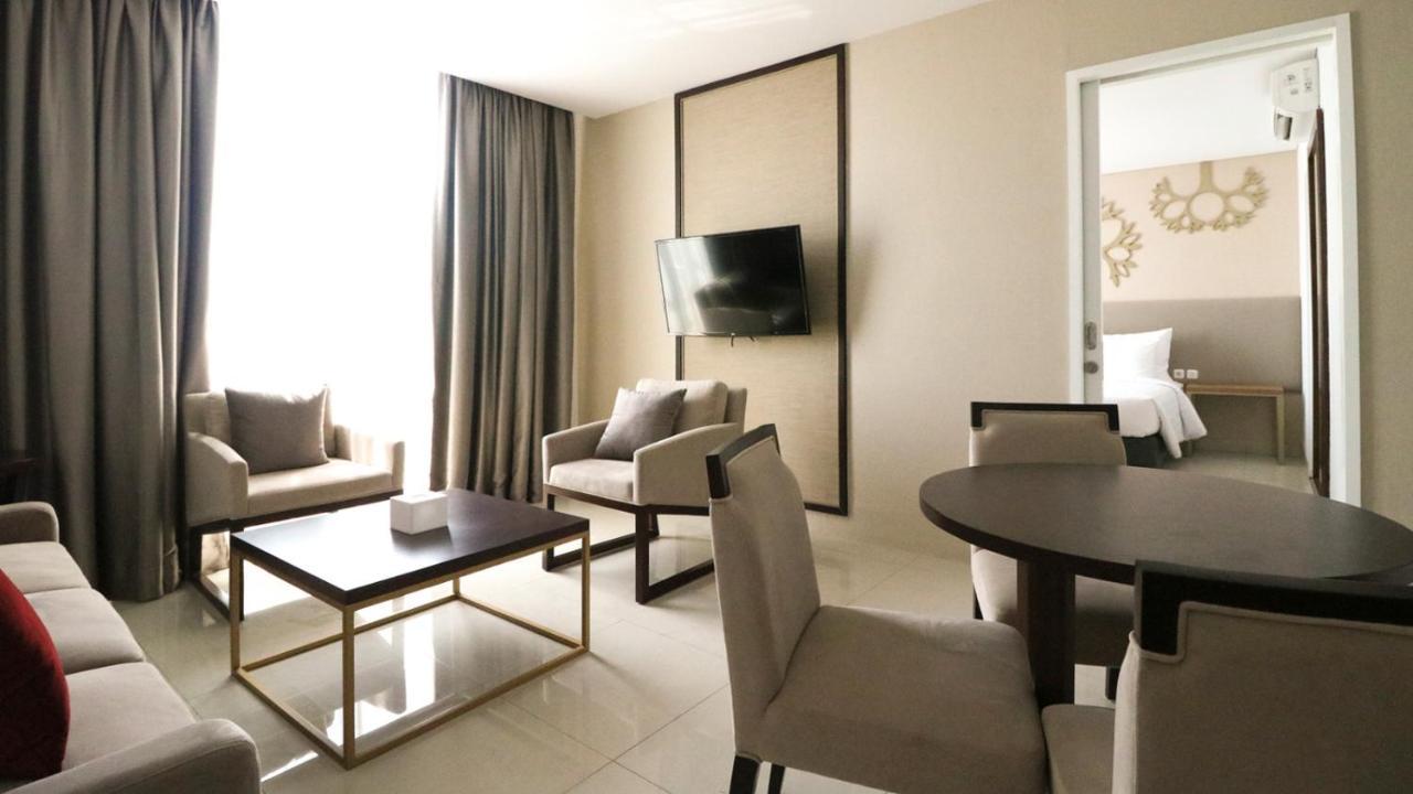 Palm Park Hotel Surabaya Eksteriør billede