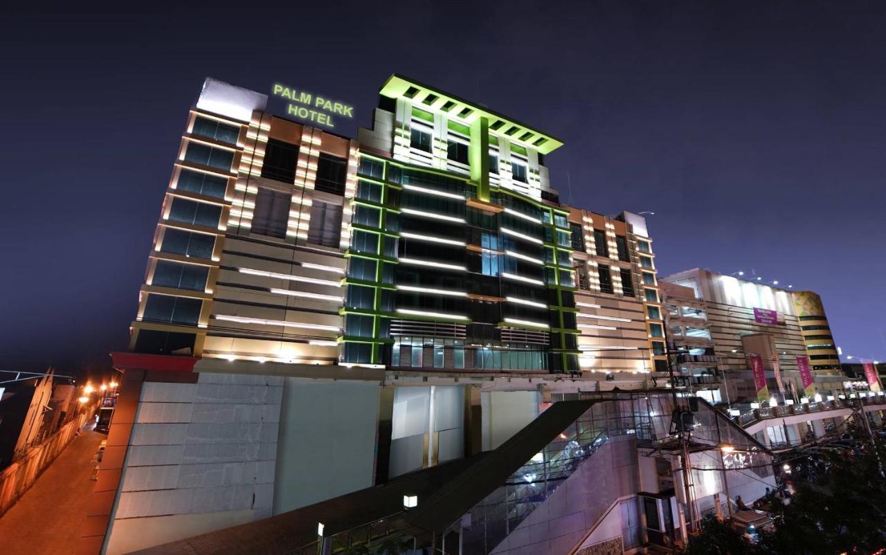 Palm Park Hotel Surabaya Eksteriør billede