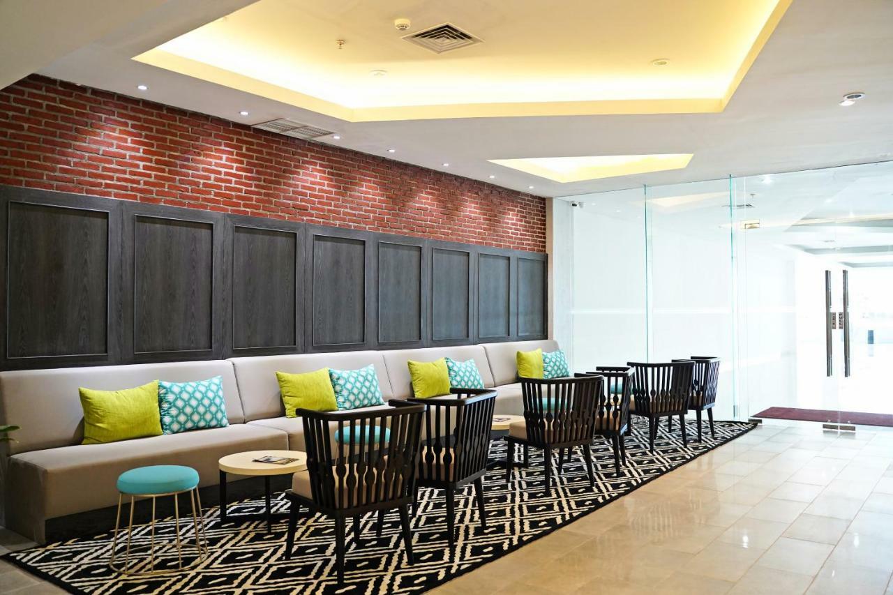 Palm Park Hotel Surabaya Eksteriør billede